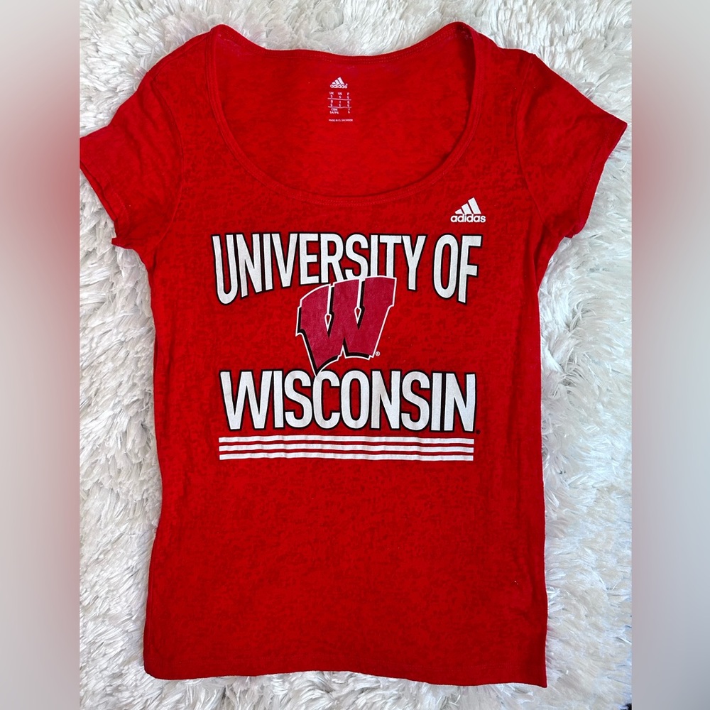 Wisconsin Badgers Tee ❤️
